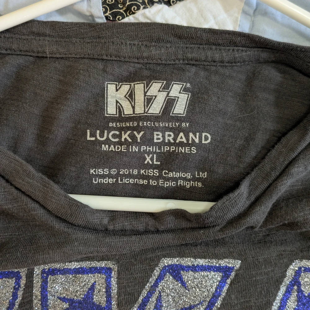 Lucky Brand Gray KISS band Graphic tank Top With Tie-Side Embellishments - Picture 4 of 4